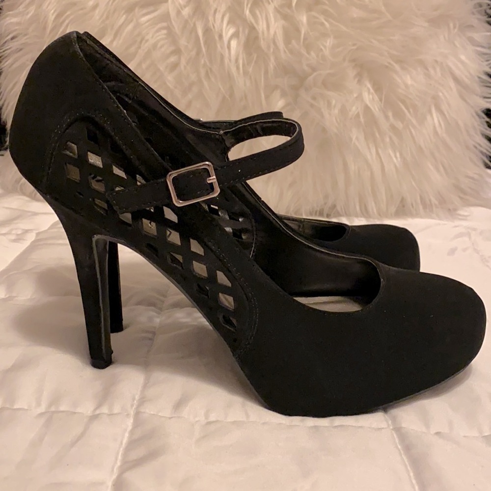 Like New Madeline girl Strappy Heals Size 11M